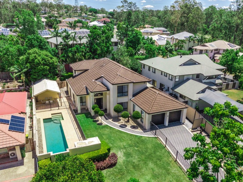 8 Country Club Drive, Albany Creek QLD 4035