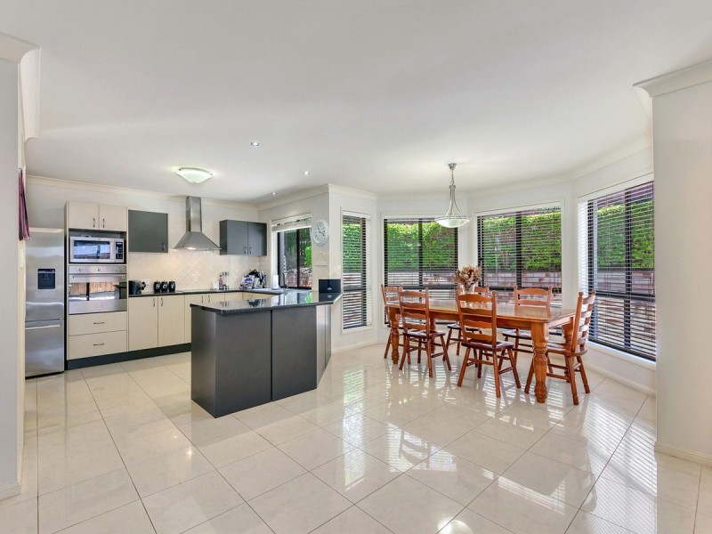 8 Country Club Drive, Albany Creek QLD 4035