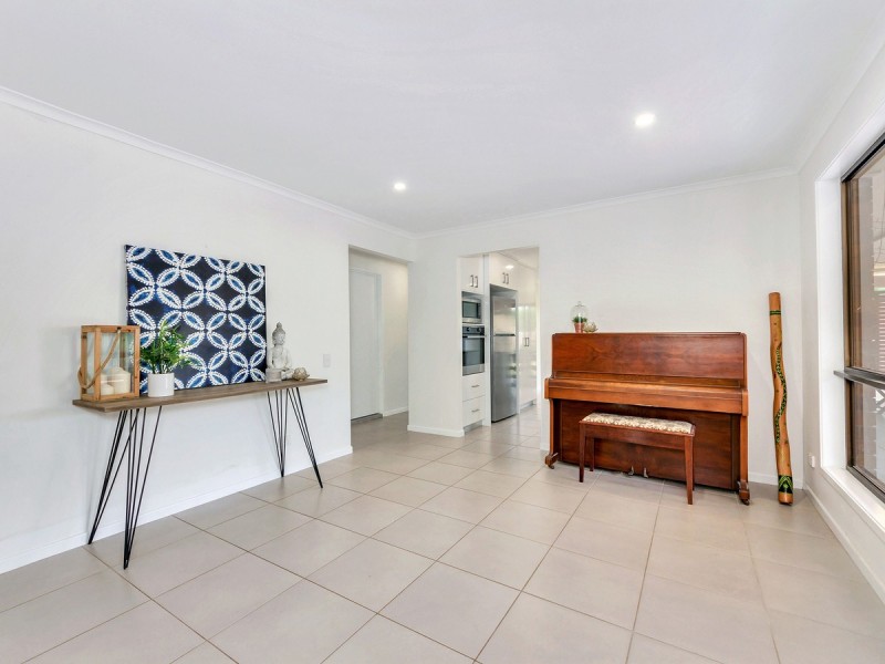 11 Jason Terrace, Eatons Hill QLD 4037