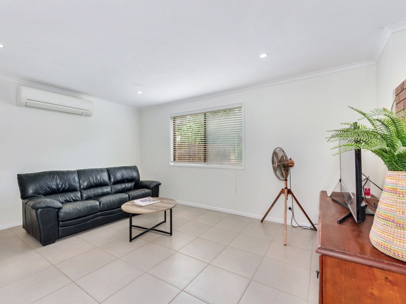 11 Jason Terrace, Eatons Hill QLD 4037