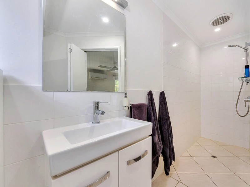 11 Jason Terrace, Eatons Hill QLD 4037