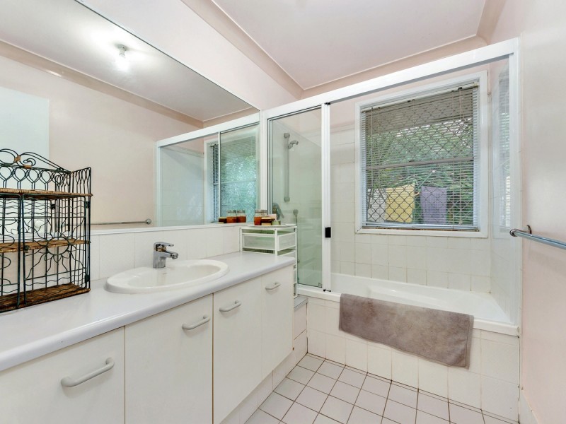 16 Selleck Close, Mcdowall QLD 4053