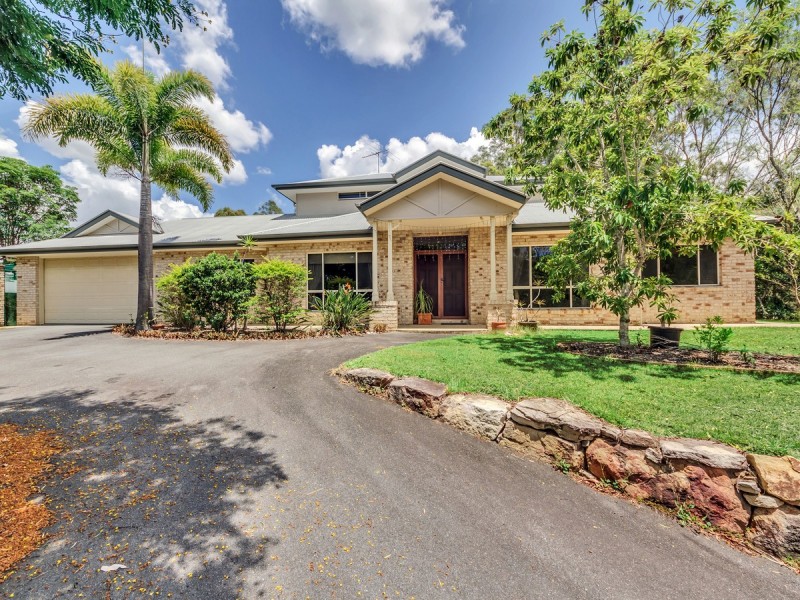 9 Amamoor Court, Cashmere QLD 4500