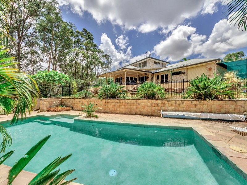 9 Amamoor Court, Cashmere QLD 4500