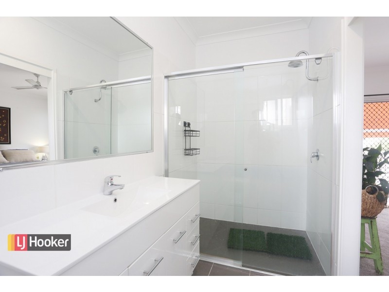 8 Melia Court, Eatons Hill QLD 4037