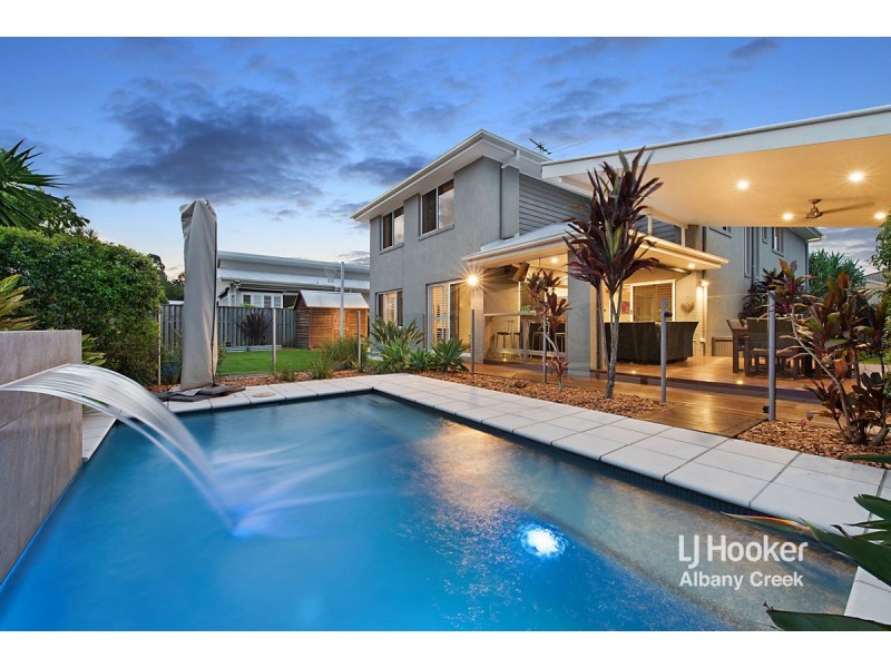 4 Reach Place, Eatons Hill QLD 4037