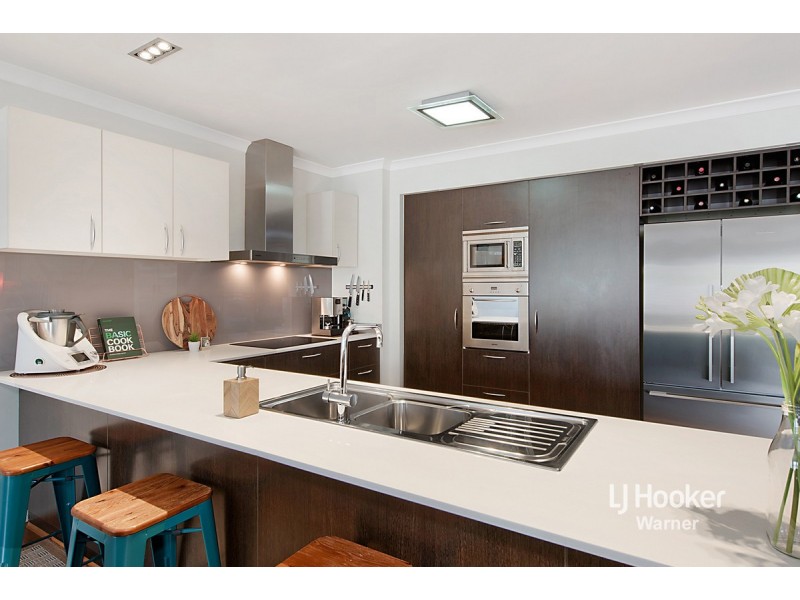 4 Reach Place, Eatons Hill QLD 4037