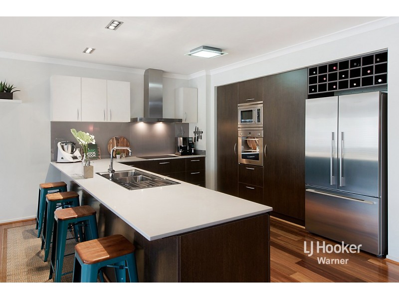 4 Reach Place, Eatons Hill QLD 4037