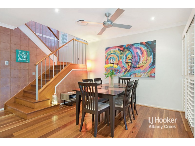 4 Reach Place, Eatons Hill QLD 4037