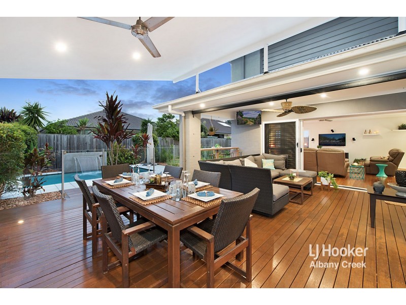 4 Reach Place, Eatons Hill QLD 4037