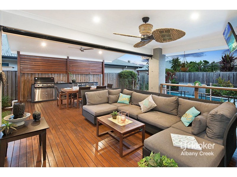 4 Reach Place, Eatons Hill QLD 4037