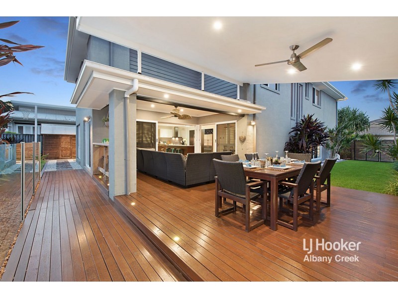 4 Reach Place, Eatons Hill QLD 4037