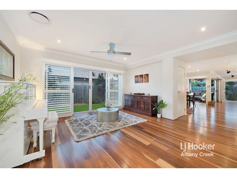 4 Reach Place, Eatons Hill QLD 4037