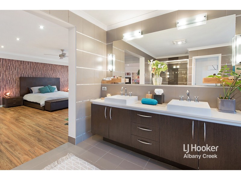 4 Reach Place, Eatons Hill QLD 4037