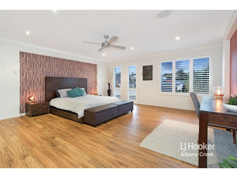 4 Reach Place, Eatons Hill QLD 4037