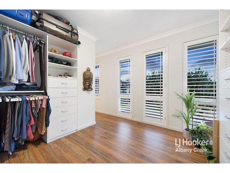 4 Reach Place, Eatons Hill QLD 4037