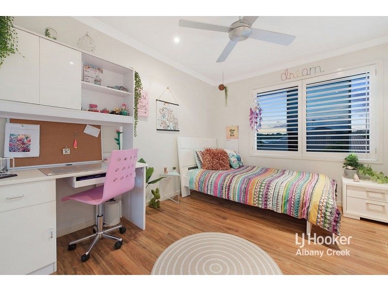 4 Reach Place, Eatons Hill QLD 4037