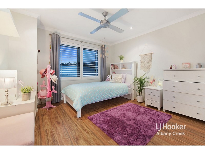 4 Reach Place, Eatons Hill QLD 4037