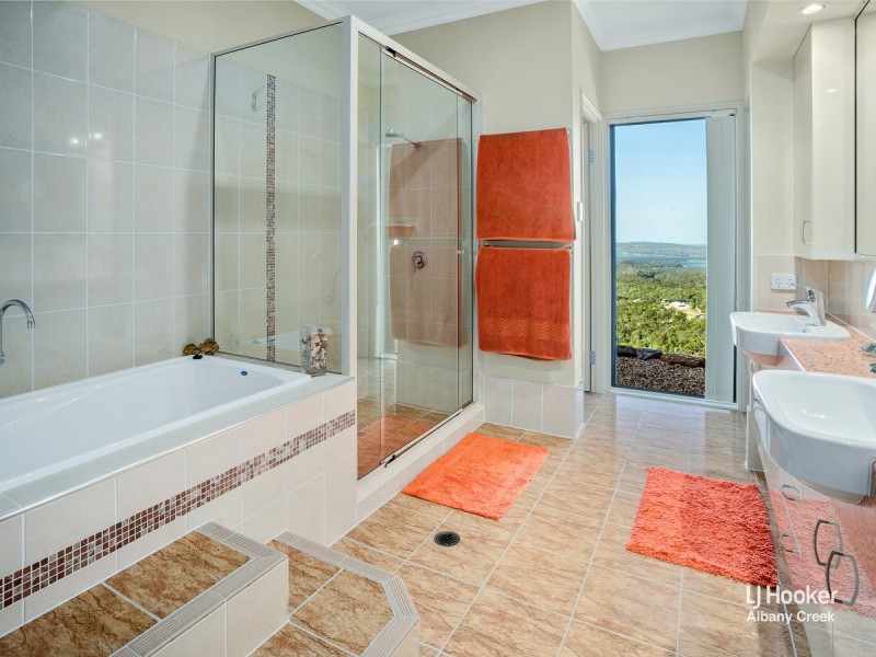 726 Clear Mountain Road, Cashmere QLD 4500