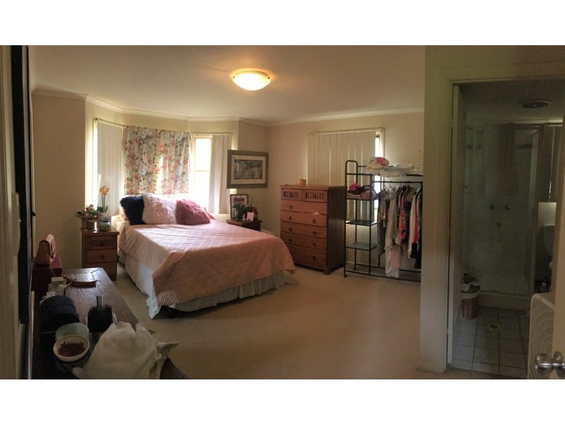 100 Saraband Drive, Eatons Hill QLD 4037