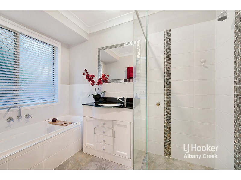 11 Gum Leaf Court, Albany Creek QLD 4035