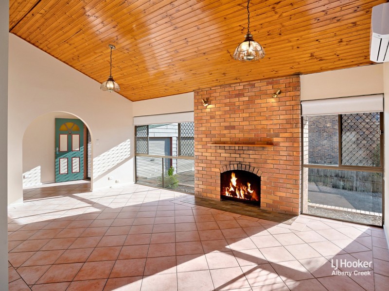 4 Danaus Court, Eatons Hill QLD 4037