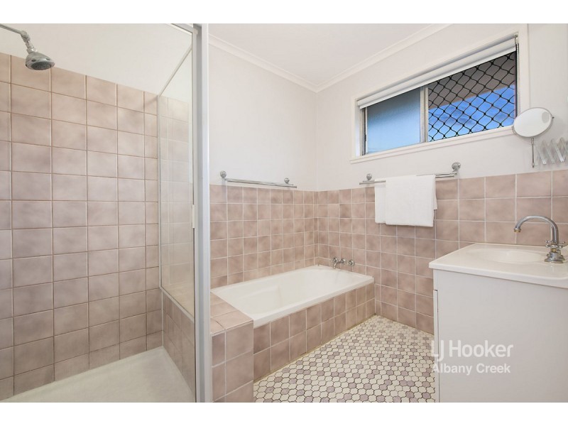 10 Pleasant Court, Albany Creek QLD 4035