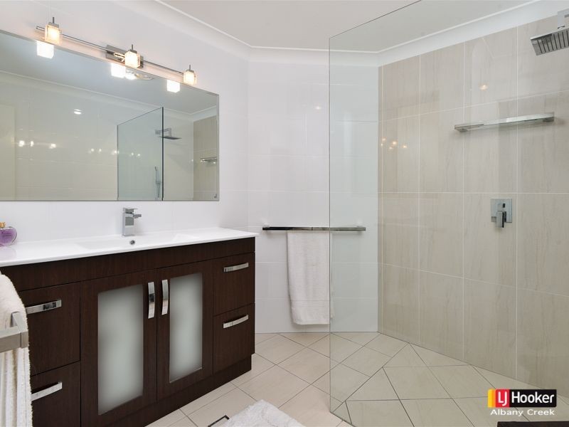 12 Montego Court, Eatons Hill QLD 4037