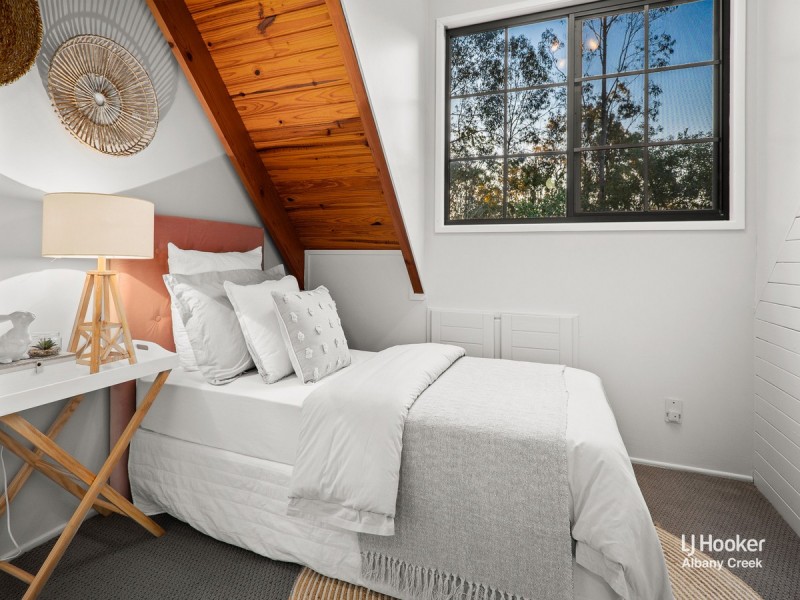 17 Eden Drive, Eatons Hill QLD 4037