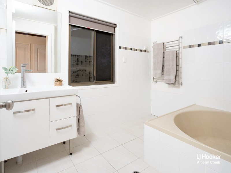 17 Eden Drive, Eatons Hill QLD 4037