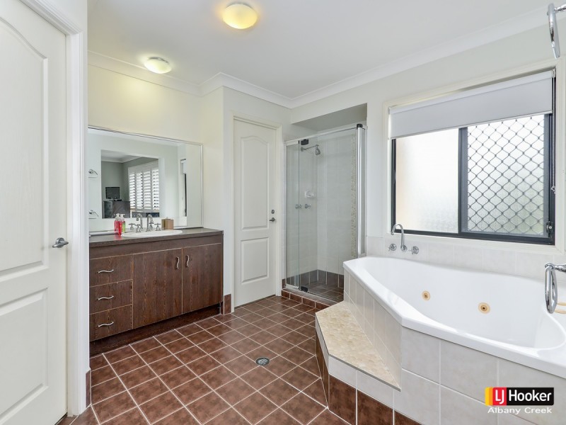 3 Valencia Court, Eatons Hill QLD 4037