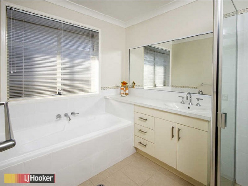 6 Ophelia Crescent, Eatons Hill QLD 4037