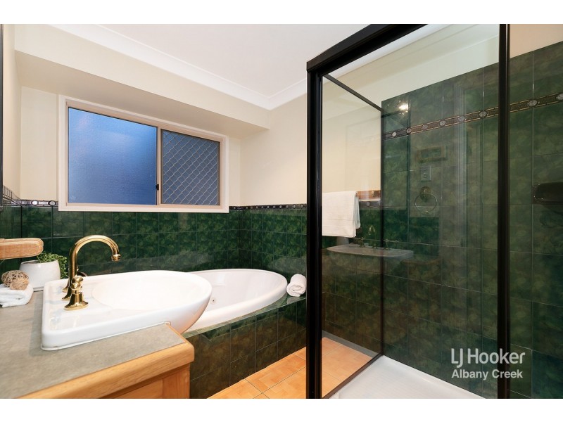 11 Sunblest Court, Eatons Hill QLD 4037