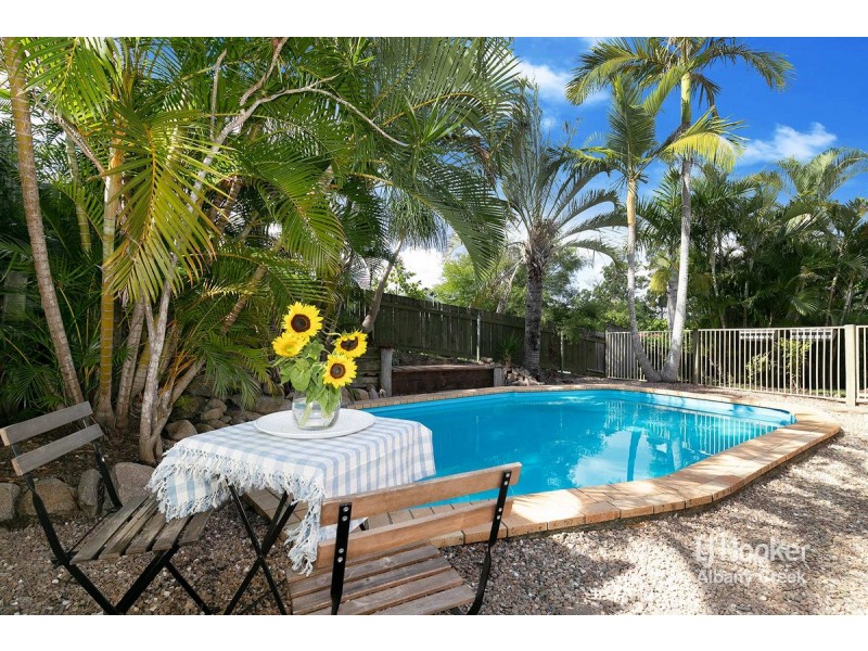 4 Cooloola Court, Everton Hills QLD 4053