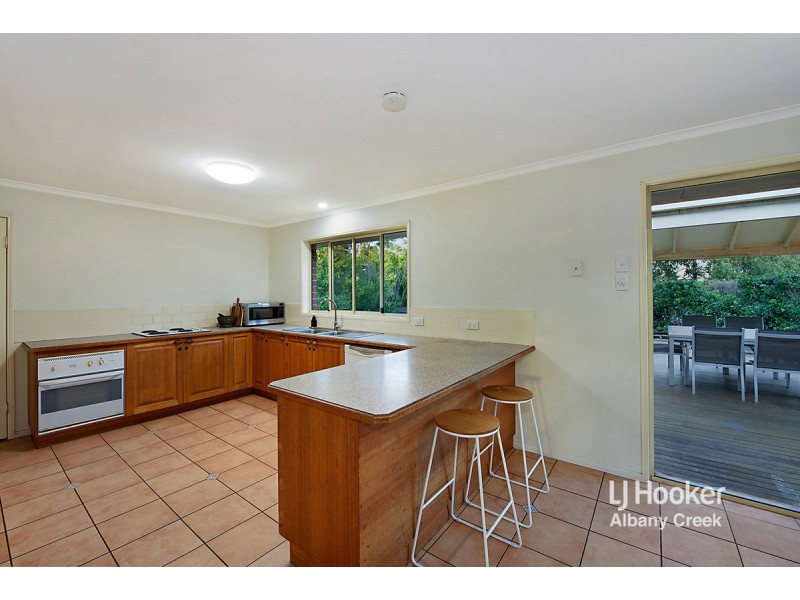 5 Peer Court, Eatons Hill QLD 4037