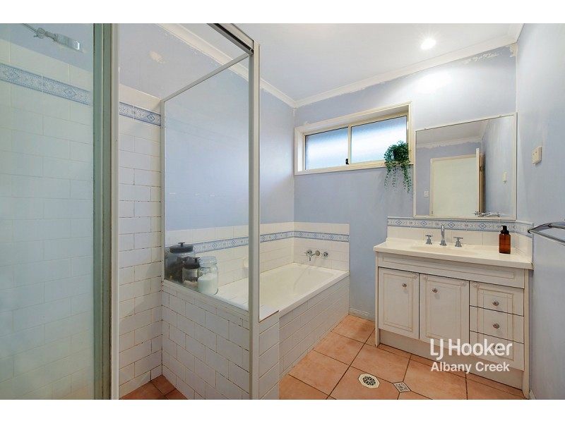 5 Peer Court, Eatons Hill QLD 4037