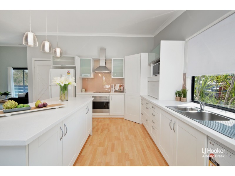 4 Portia Close, Eatons Hill QLD 4037