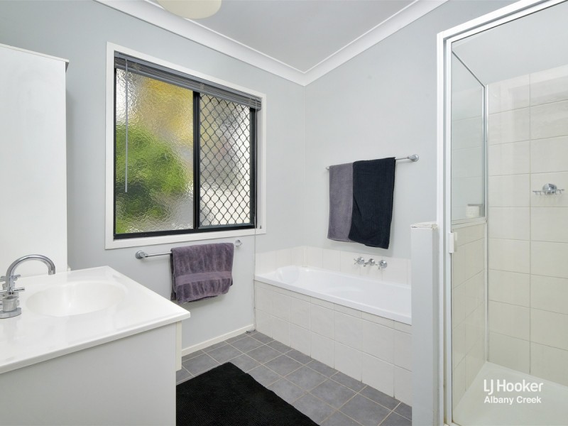 4 Portia Close, Eatons Hill QLD 4037