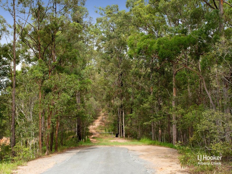 8 Cashs Road, Cashmere QLD 4500