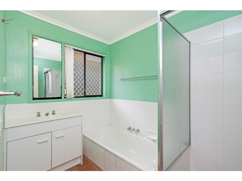 4 Calypso Court, Eatons Hill QLD 4037