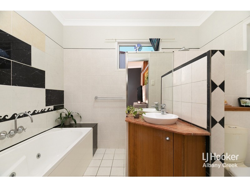 10 Mascotte Court, Eatons Hill QLD 4037