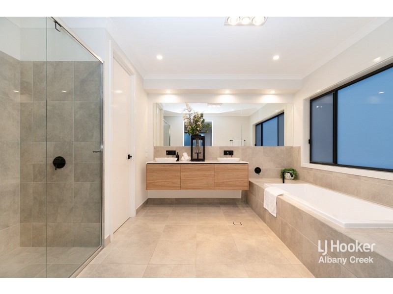 19 Superior Parade, Bridgeman Downs QLD 4035