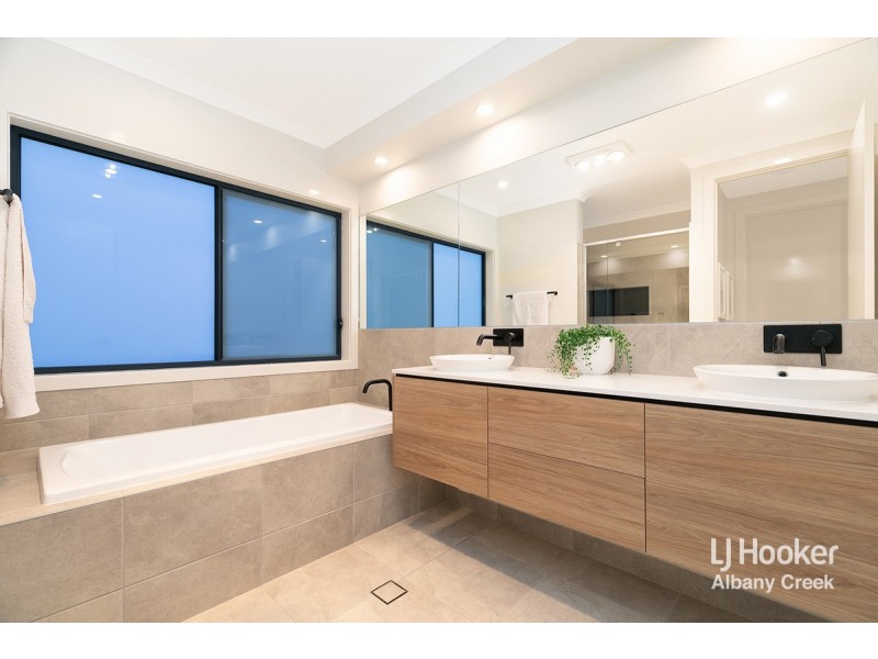 19 Superior Parade, Bridgeman Downs QLD 4035