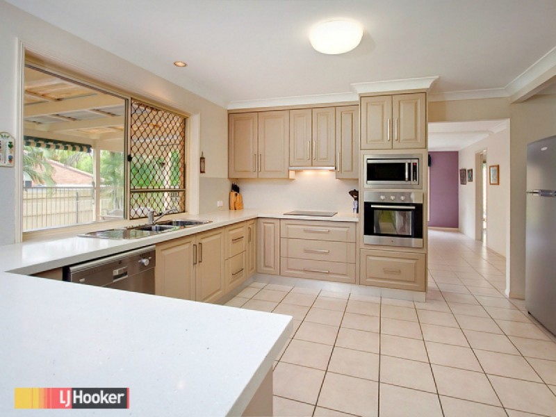 17 Atoll Crescent, Eatons Hill QLD 4037