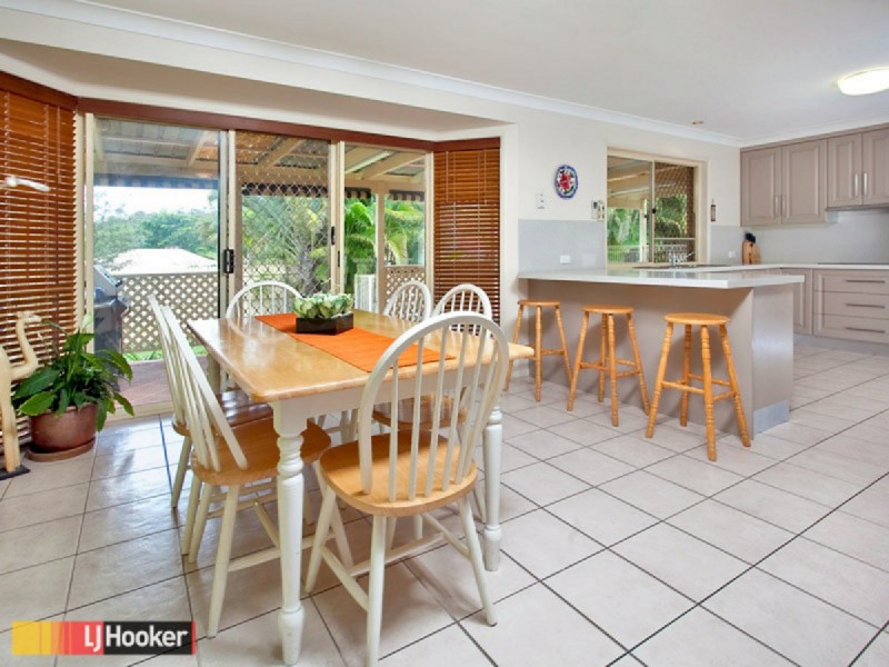 17 Atoll Crescent, Eatons Hill QLD 4037