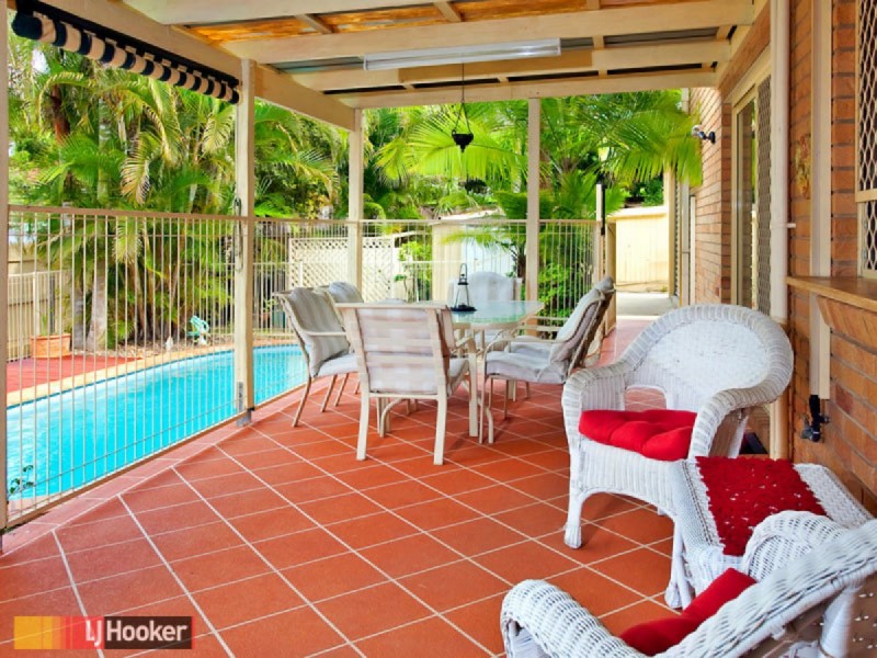 17 Atoll Crescent, Eatons Hill QLD 4037