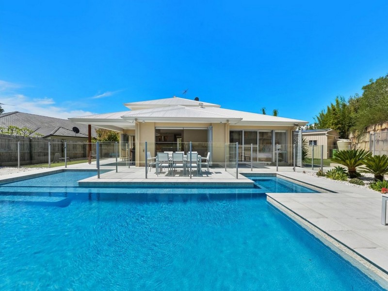 5 Maggie Place, Cashmere QLD 4500