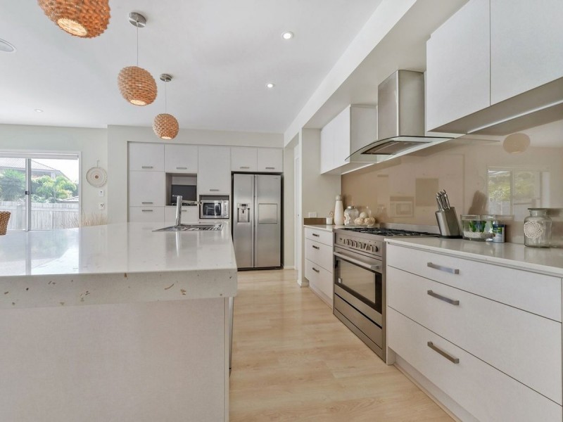 5 Maggie Place, Cashmere QLD 4500