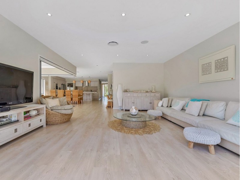 5 Maggie Place, Cashmere QLD 4500