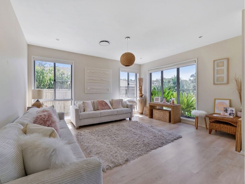 5 Maggie Place, Cashmere QLD 4500